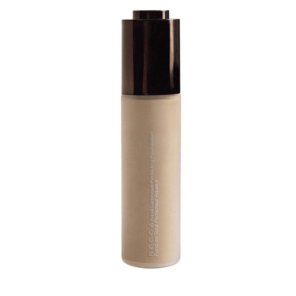 Becca Aqua Luminous Perfecting foundation in Fair